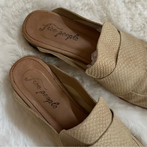 FREE PEOPLE 41 / 9.5 10 At Ease Embossed Suede Slip On Cafe Taupe Loafer Mules - Picture 3 of 15